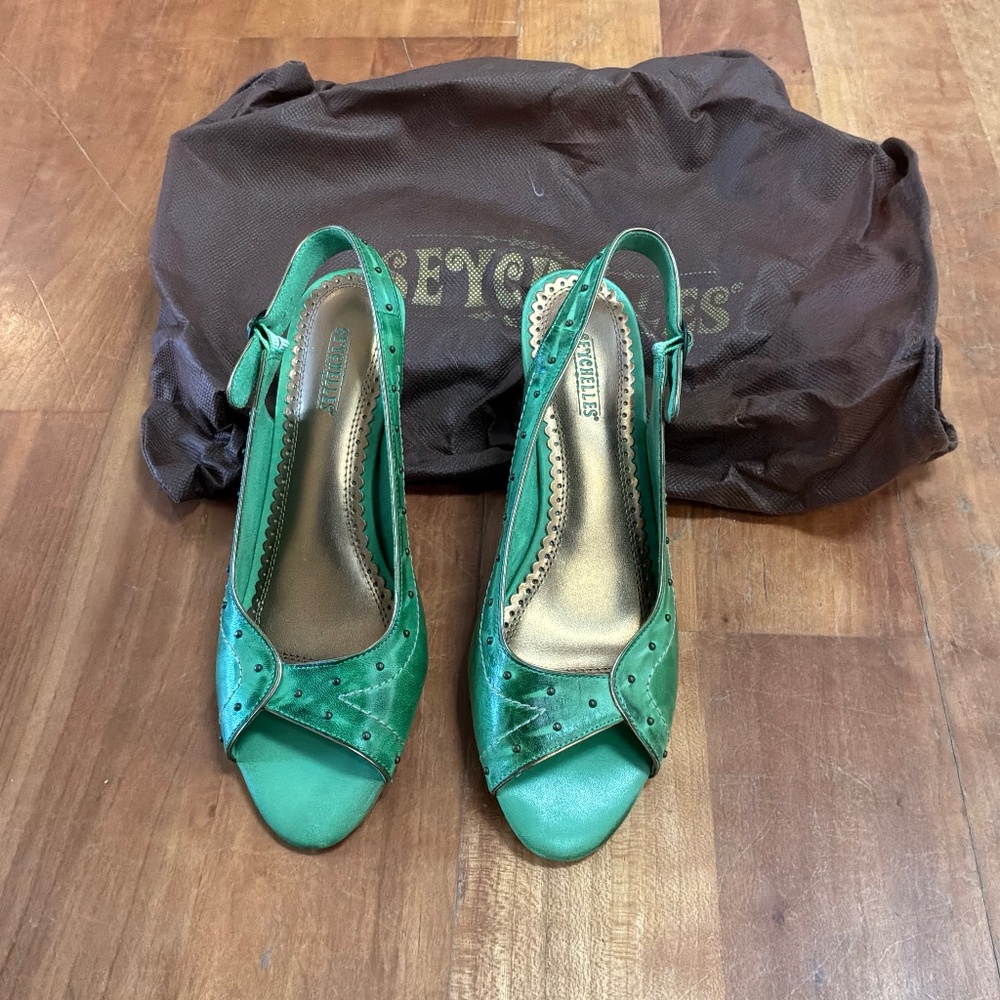 Seychelles studded peep toe shoes